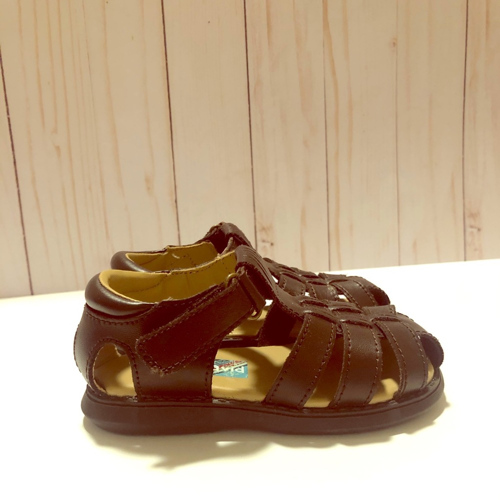 Boys Brown Sandals. Scott David. Size 7.